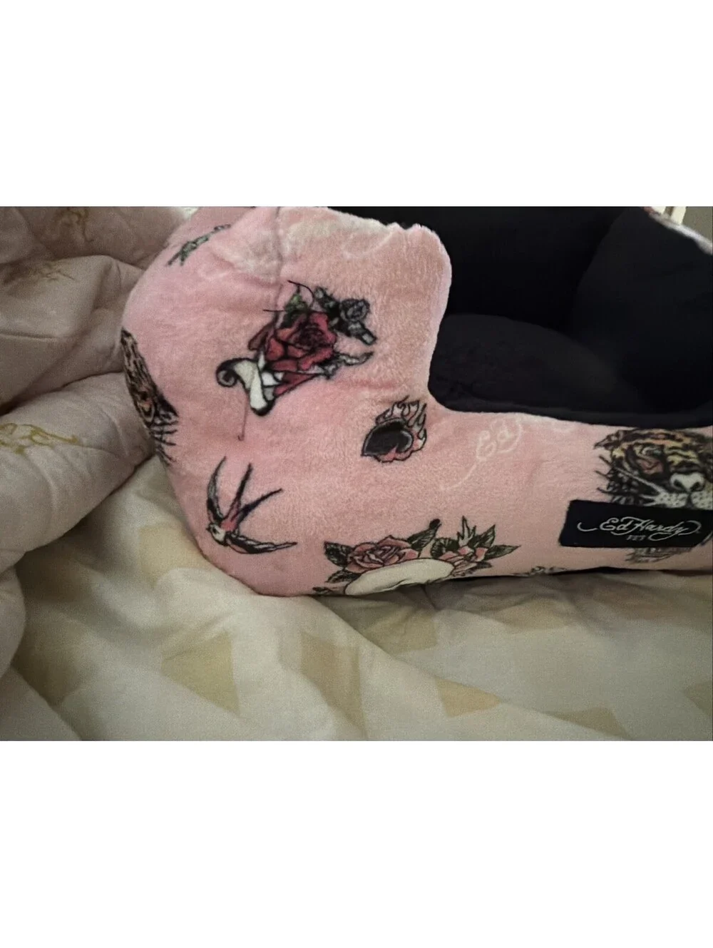 NWT Ed Hardy Pet Bed Pink Skull Rose Tattoo Plush Cuddler Cat Small Dog 20x16in